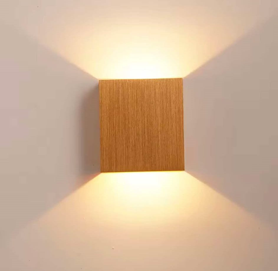 magnifique -pplique-murale-design-en-or