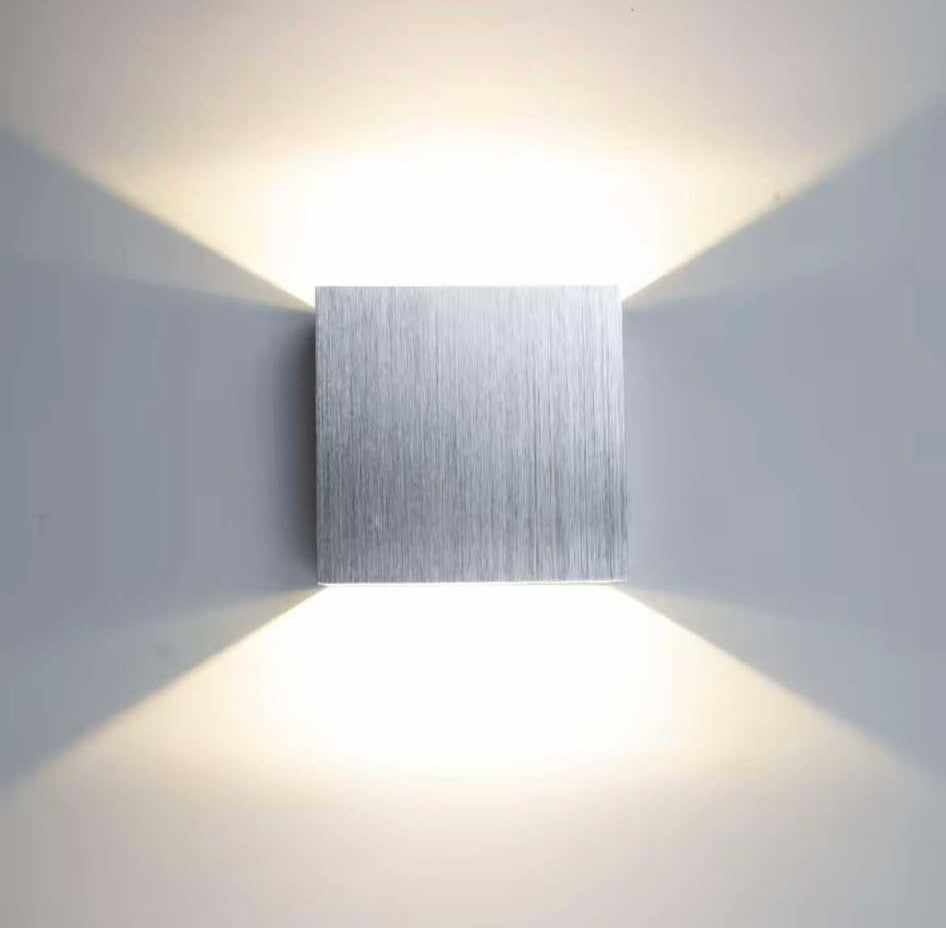 magnifique -pplique-murale-design-en-silver